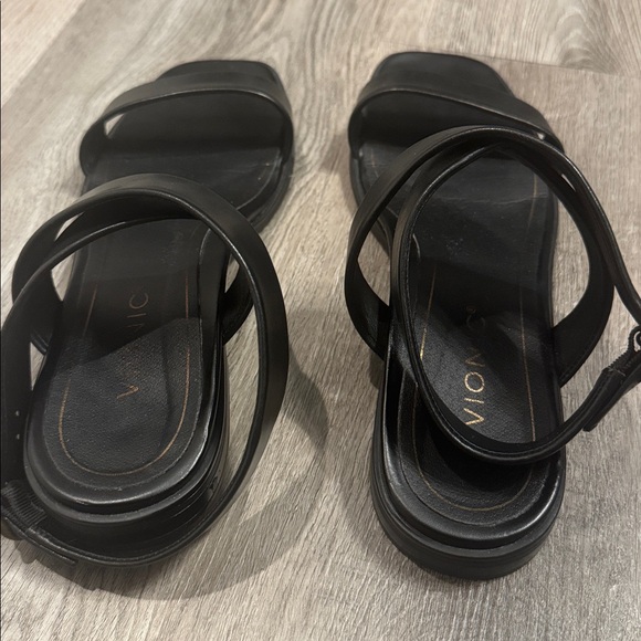 Vionic black strappy sandals - Picture 3 of 8